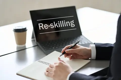 リスキリングとは？意味や注目される理由、制度の導入メリットを解説